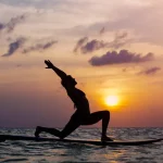 Sports Nautiques : surf-and-yoga-sunset